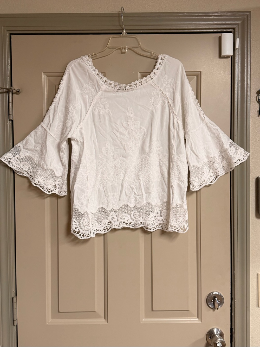 Spiaggia Dolce Women’s Size Medium Off White Cold Shoulder Bell Sleeves Blouse